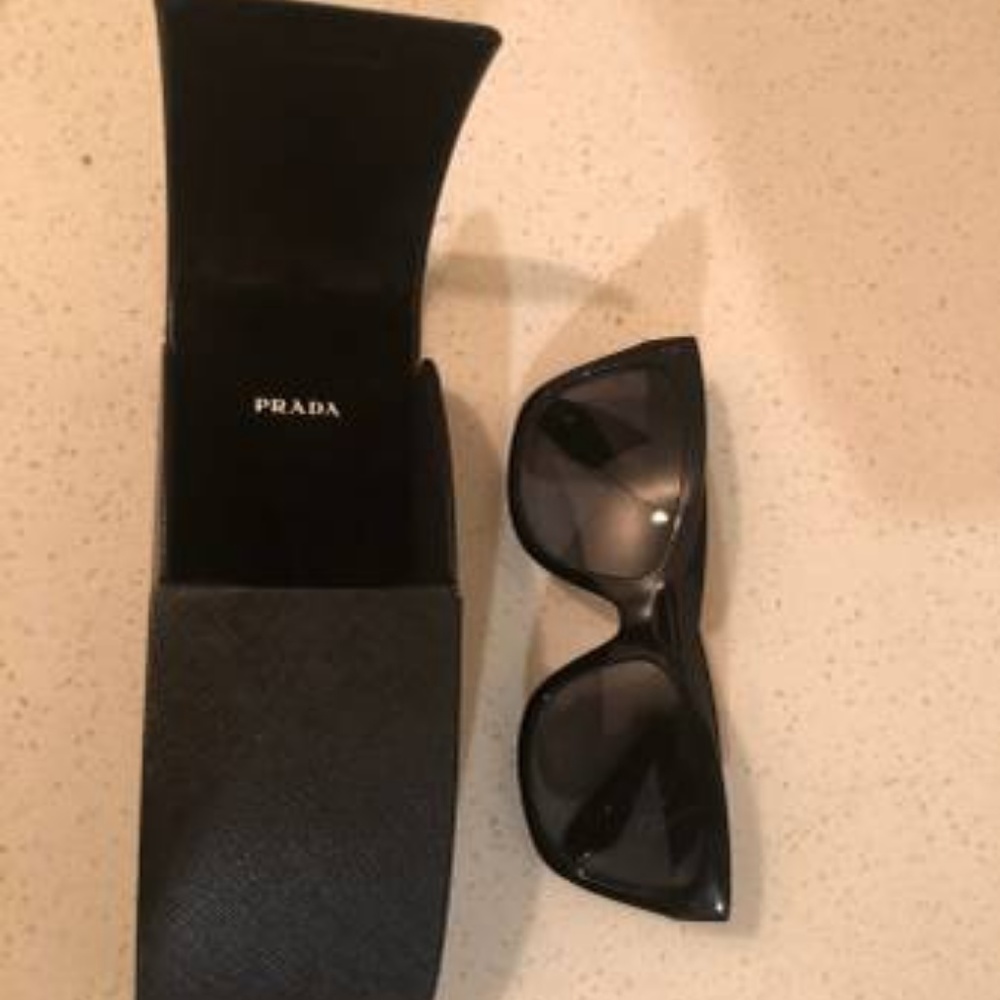 PRADA sunglasses - Picture 4 of 5